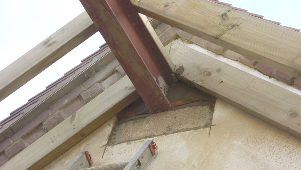 Steel ridge beam in a pitched roof, Lansdowne Gardens